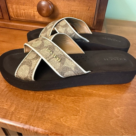 Coach Women's Janine cris cross gold logo slide sandals brown and cream size 6 - Picture 12 of 12